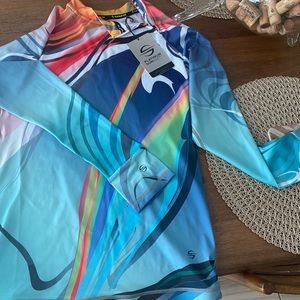 Large platinum sun tight fitting rash guard. NWT